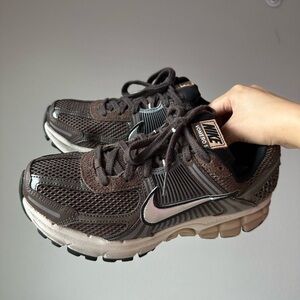 Nike Zoom Vomero 5 "Baroque Brown/Chrome/Lt Orewood Brn/Hemp" Women's Shoe